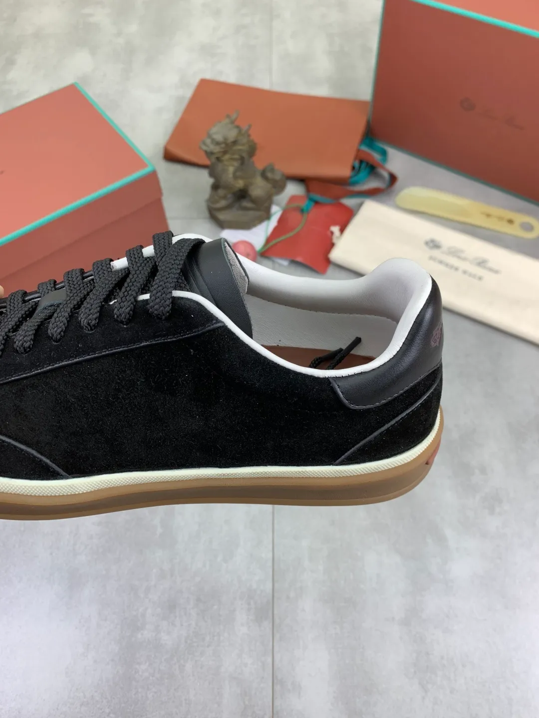 Men's men's shoes 💰P580 New model 💰 The latest casual shoes Loro Piana 💯 Top grade 💯 Buy the original copy 💯 Founded the existing Loro Piana company on April 24, 1924. It is the sixth generation of family operation, providing the best quality products to customers who are discerning about taste and quality. Imported original fly woven fabric with cowhide fabric, plain calfskin lining, hand-stitched thread with cowhide feet, original packaging, high-end outsole, size: 38-45 (customized for 46), 8️⃣ colors available